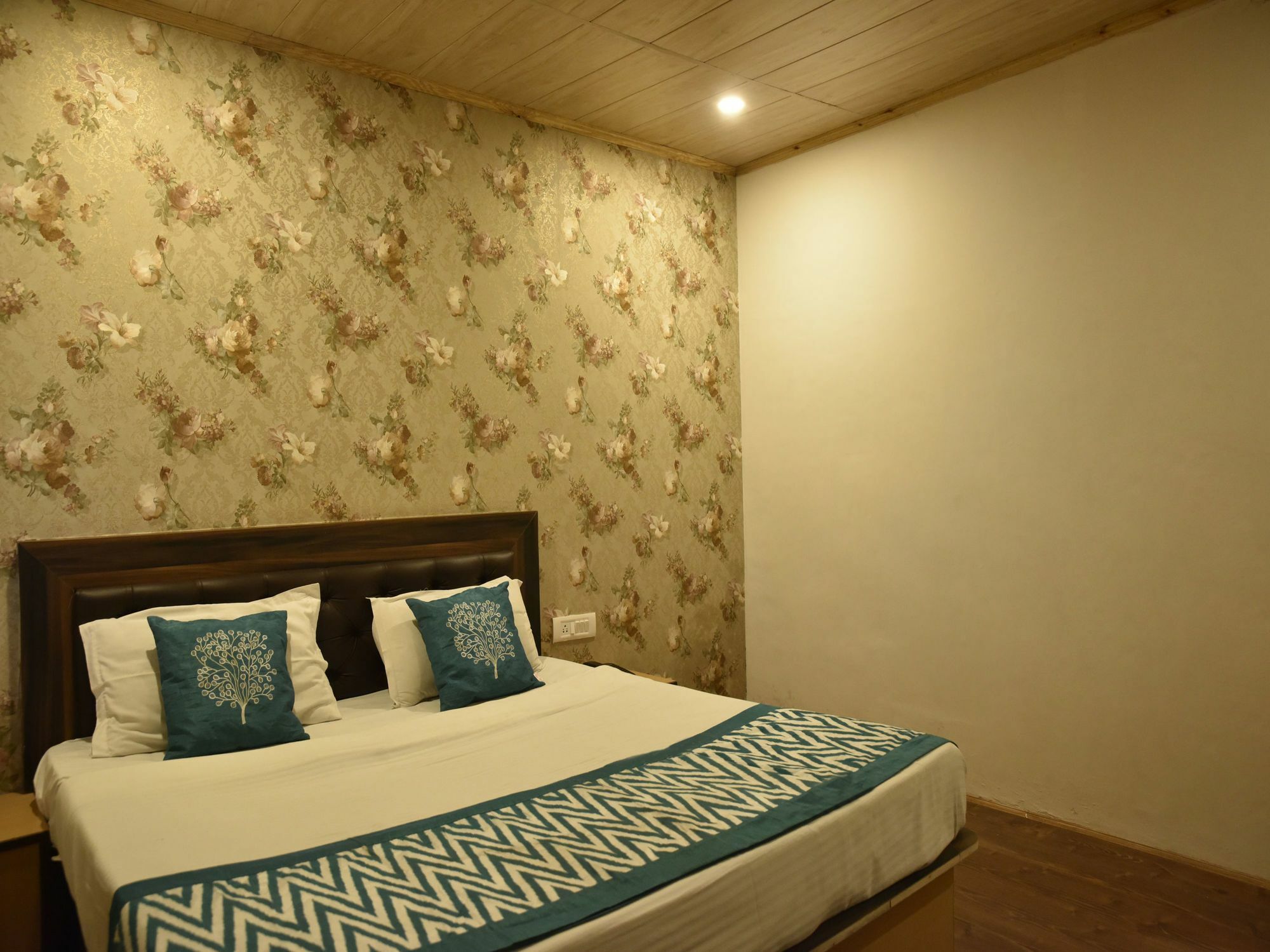 Oyo 8917 Hotel Crystal Palace Shimla Zewnętrze zdjęcie